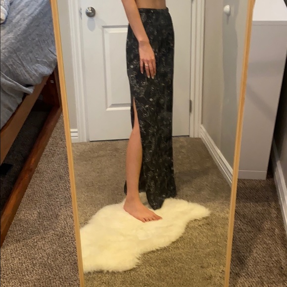 Forever 21 black slit long skirt - Picture 2 of 3